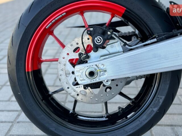 Дукати Hypermotard 698, объемом двигателя 0.66 л и пробегом 0 тыс. км за 18079 $, фото 42 на Automoto.ua