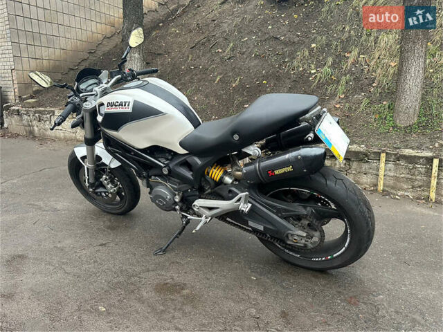 Серый Дукати Monster 696, объемом двигателя 0.7 л и пробегом 12 тыс. км за 3099 $, фото 4 на Automoto.ua