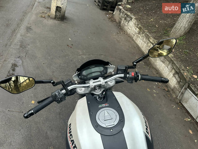 Серый Дукати Monster 696, объемом двигателя 0.7 л и пробегом 12 тыс. км за 3099 $, фото 6 на Automoto.ua