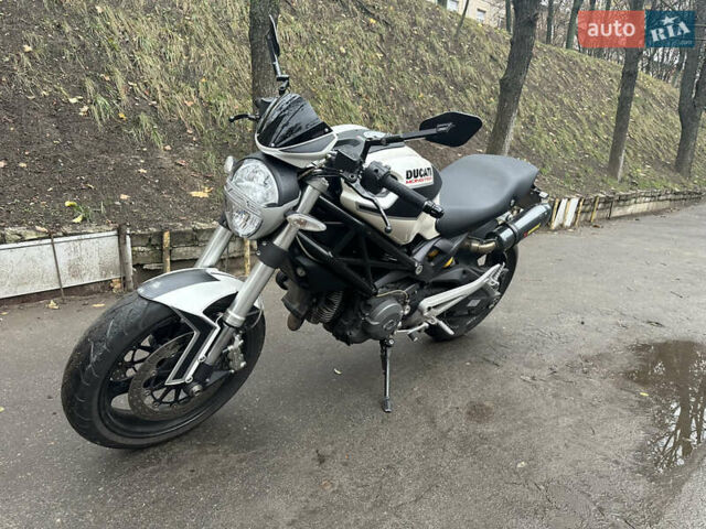 Серый Дукати Monster 696, объемом двигателя 0.7 л и пробегом 12 тыс. км за 3099 $, фото 5 на Automoto.ua