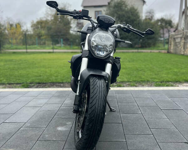 Черный Дукати Monster 821, объемом двигателя 0.82 л и пробегом 28 тыс. км за 8900 $, фото 2 на Automoto.ua