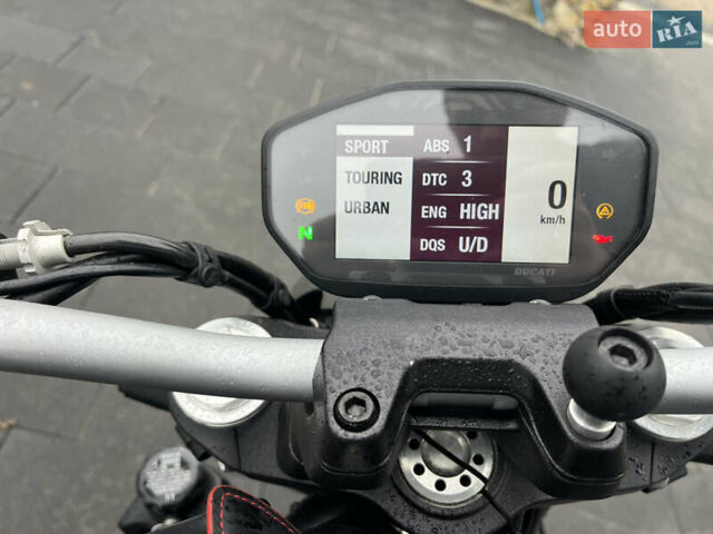Черный Дукати Monster 821, объемом двигателя 0.82 л и пробегом 28 тыс. км за 8900 $, фото 14 на Automoto.ua
