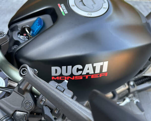 Чорний Дукаті Monster 821, об'ємом двигуна 0.82 л та пробігом 8 тис. км за 9500 $, фото 2 на Automoto.ua
