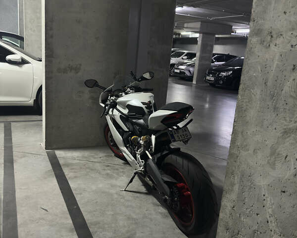 Білий Дукаті Panigale 959, об'ємом двигуна 0.96 л та пробігом 12 тис. км за 13000 $, фото 2 на Automoto.ua