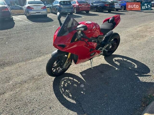 Красный Дукати Panigale V4, объемом двигателя 1 л и пробегом 20 тыс. км за 6500 $, фото 1 на Automoto.ua
