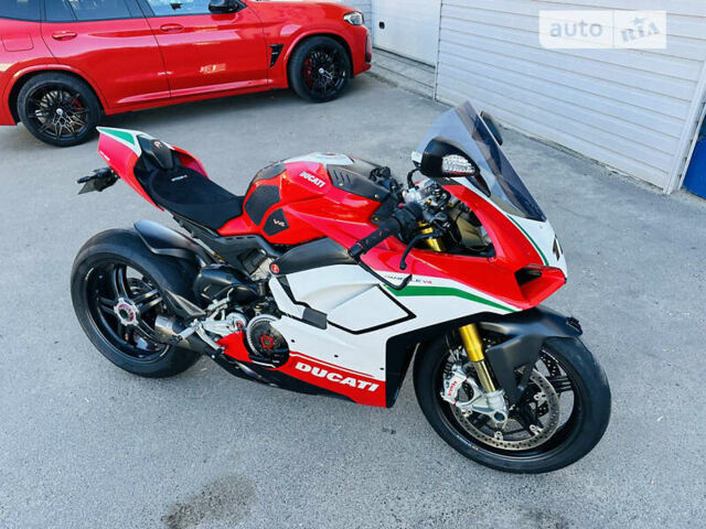 Красный Дукати Panigale V4S, объемом двигателя 1.1 л и пробегом 3 тыс. км за 39900 $, фото 2 на Automoto.ua