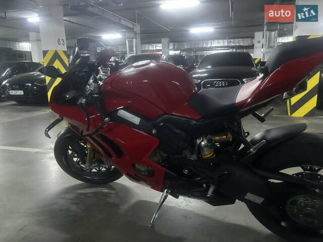 Красный Дукати Panigale V4S, объемом двигателя 1.1 л и пробегом 26 тыс. км за 26000 $, фото 8 на Automoto.ua