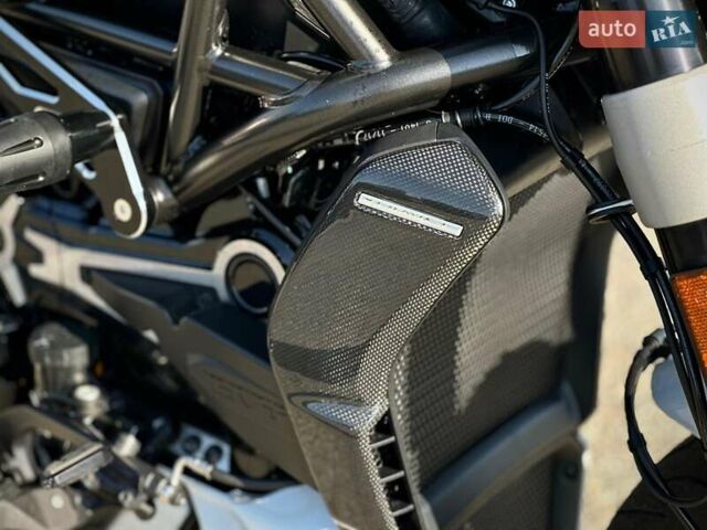 Дукати XDiavel S Glossy , объемом двигателя 1.26 л и пробегом 12 тыс. км за 22800 $, фото 9 на Automoto.ua