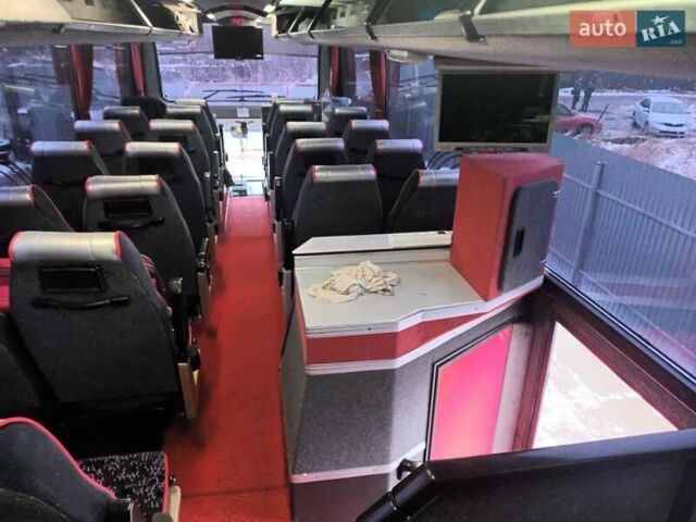 Красный ЕОС 180, объемом двигателя 12 л и пробегом 8 тыс. км за 16500 $, фото 5 на Automoto.ua