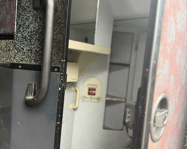Белый ЕОС Коач, объемом двигателя 11.97 л и пробегом 700 тыс. км за 18000 $, фото 16 на Automoto.ua