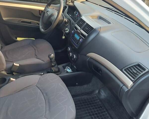 Белый ФАВ В5, объемом двигателя 1.5 л и пробегом 82 тыс. км за 2650 $, фото 3 на Automoto.ua