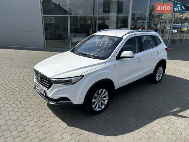 Белый ФАВ Besturn X40, объемом двигателя 1.6 л и пробегом 119 тыс. км за 8000 $, фото 4 на Automoto.ua