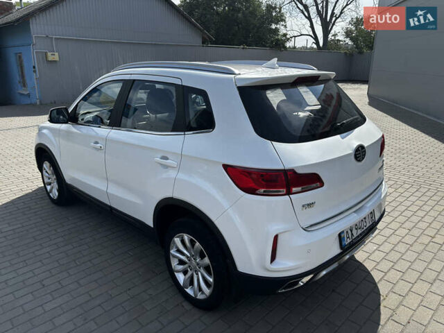 Белый ФАВ Besturn X40, объемом двигателя 1.6 л и пробегом 119 тыс. км за 8000 $, фото 9 на Automoto.ua