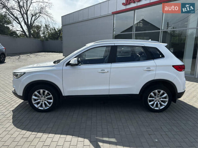 Білий ФАВ Besturn X40, об'ємом двигуна 1.6 л та пробігом 119 тис. км за 8000 $, фото 6 на Automoto.ua