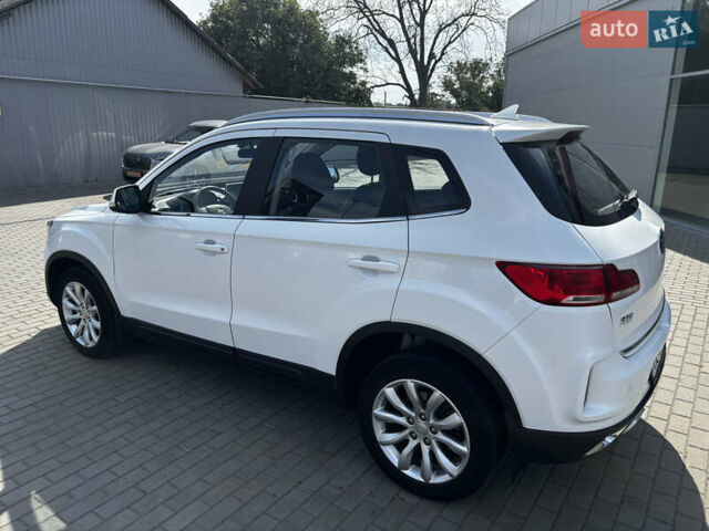 Белый ФАВ Besturn X40, объемом двигателя 1.6 л и пробегом 119 тыс. км за 8000 $, фото 7 на Automoto.ua