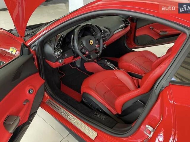 Красный Феррари 488 GTB, объемом двигателя 3.9 л и пробегом 27 тыс. км за 235900 $, фото 28 на Automoto.ua
