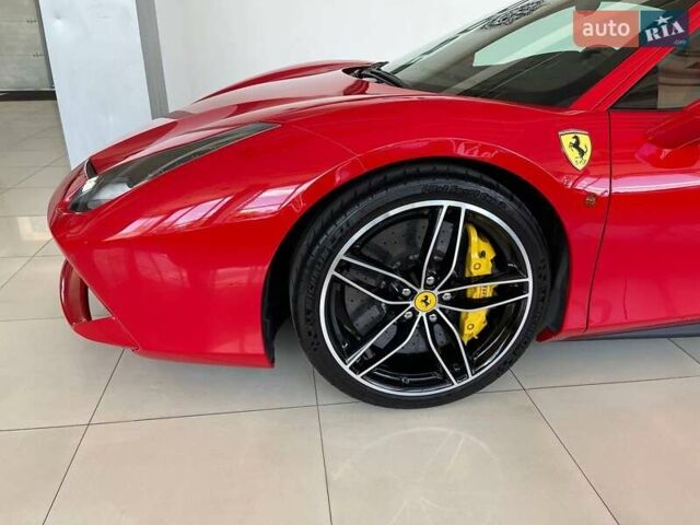 Красный Феррари 488 GTB, объемом двигателя 3.9 л и пробегом 27 тыс. км за 235900 $, фото 8 на Automoto.ua