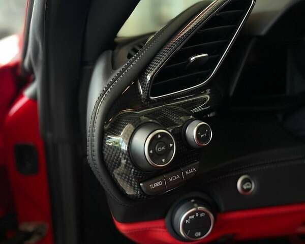 Красный Феррари 488 GTB, объемом двигателя 3.9 л и пробегом 27 тыс. км за 235900 $, фото 31 на Automoto.ua