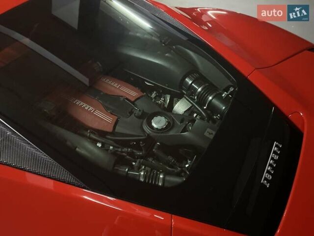 Красный Феррари 488 GTB, объемом двигателя 3.9 л и пробегом 27 тыс. км за 219900 $, фото 9 на Automoto.ua