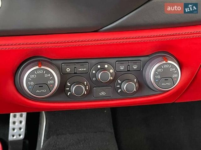 Красный Феррари 488 GTB, объемом двигателя 3.9 л и пробегом 27 тыс. км за 235900 $, фото 36 на Automoto.ua