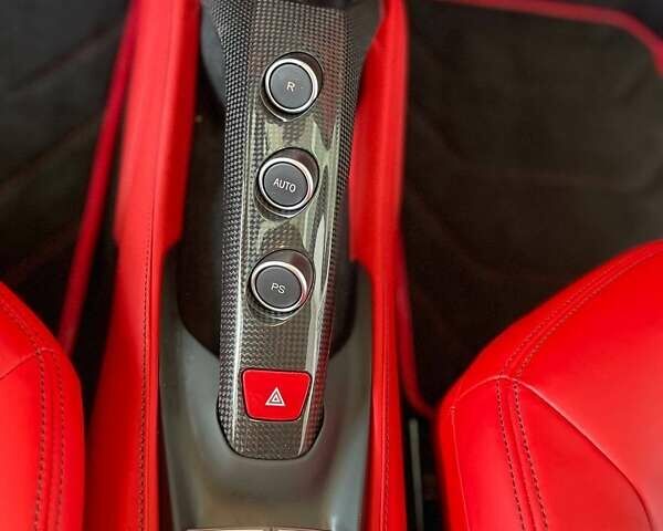 Красный Феррари 488 GTB, объемом двигателя 3.9 л и пробегом 27 тыс. км за 235900 $, фото 37 на Automoto.ua