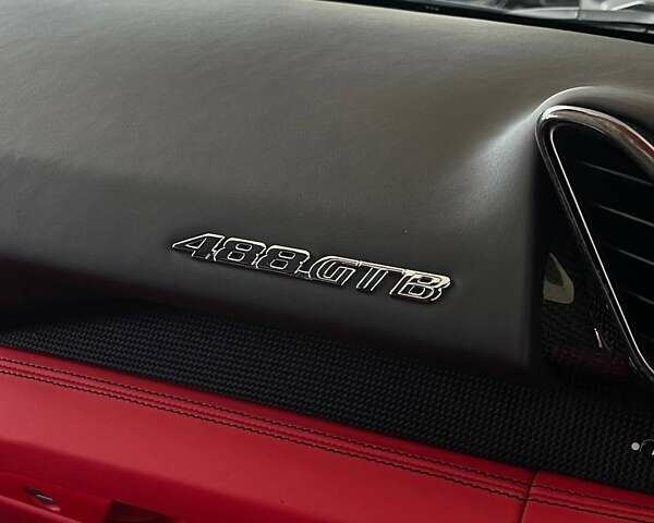 Красный Феррари 488 GTB, объемом двигателя 3.9 л и пробегом 27 тыс. км за 235900 $, фото 40 на Automoto.ua