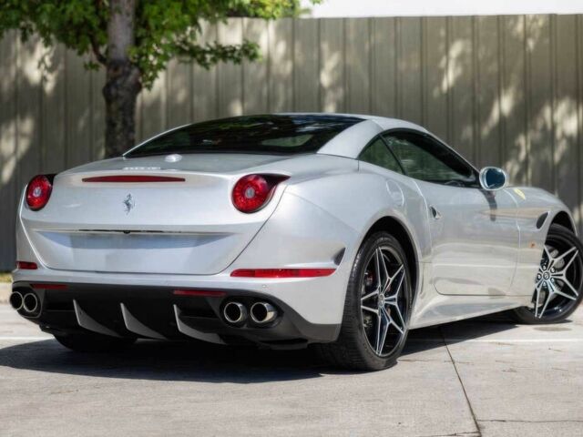 Сірий Феррарі California, об'ємом двигуна 3.9 л та пробігом 76 тис. км за 42500 $, фото 6 на Automoto.ua