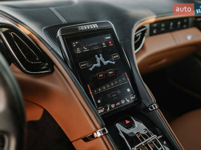 Синий Феррари Roma, объемом двигателя 3.9 л и пробегом 33 тыс. км за 229666 $, фото 28 на Automoto.ua