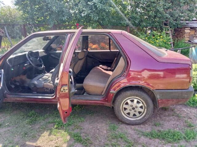 Красный Фиат 130, объемом двигателя 1.3 л и пробегом 2 тыс. км за 655 $, фото 1 на Automoto.ua
