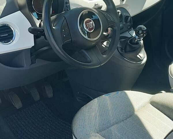 Білий Фіат 500, об'ємом двигуна 1.24 л та пробігом 165 тис. км за 5499 $, фото 4 на Automoto.ua