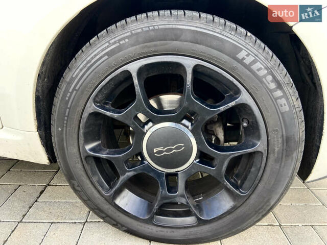 Білий Фіат 500, об'ємом двигуна 1.24 л та пробігом 165 тис. км за 8900 $, фото 23 на Automoto.ua