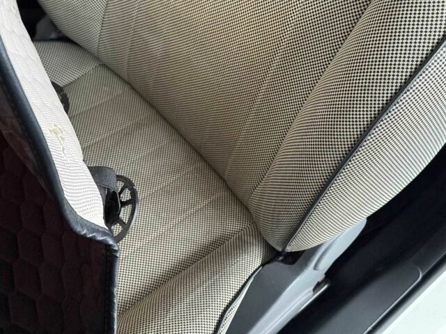 Белый Фиат 500, объемом двигателя 1.4 л и пробегом 100 тыс. км за 6940 $, фото 9 на Automoto.ua