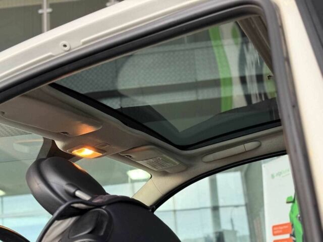 Белый Фиат 500, объемом двигателя 1.4 л и пробегом 100 тыс. км за 6940 $, фото 16 на Automoto.ua