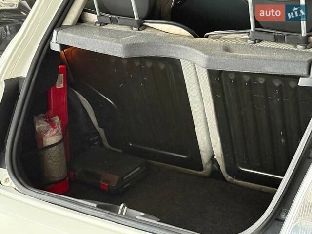 Белый Фиат 500, объемом двигателя 1.4 л и пробегом 100 тыс. км за 6940 $, фото 11 на Automoto.ua