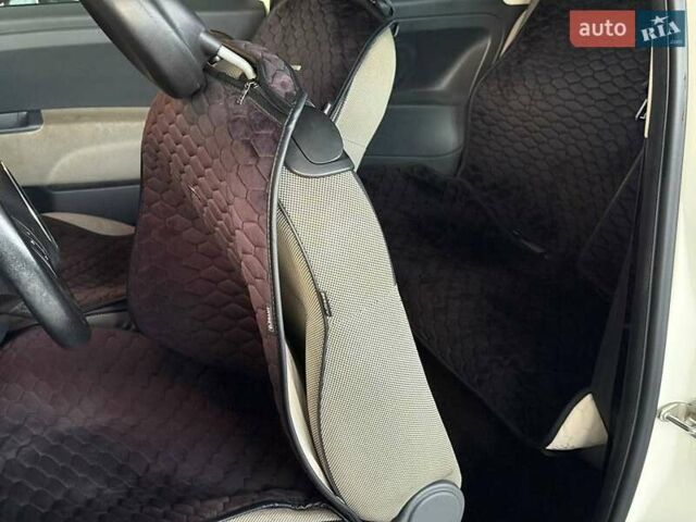 Белый Фиат 500, объемом двигателя 1.4 л и пробегом 100 тыс. км за 6940 $, фото 15 на Automoto.ua