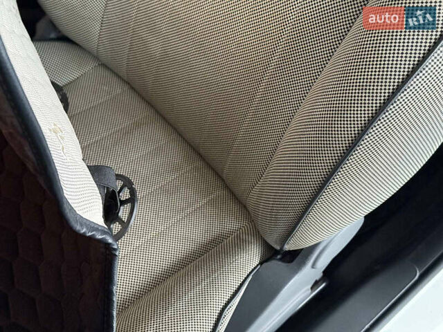 Белый Фиат 500, объемом двигателя 1.4 л и пробегом 100 тыс. км за 6940 $, фото 9 на Automoto.ua