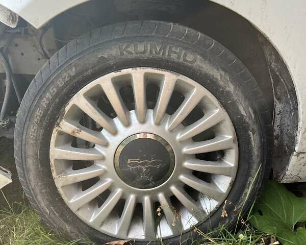 Белый Фиат 500, объемом двигателя 1.4 л и пробегом 95 тыс. км за 4500 $, фото 4 на Automoto.ua