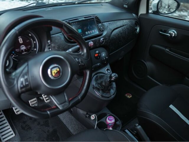 Белый Фиат 500, объемом двигателя 1.4 л и пробегом 160 тыс. км за 7000 $, фото 7 на Automoto.ua