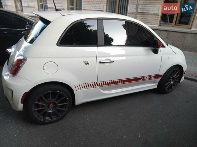 Белый Фиат 500, объемом двигателя 1.4 л и пробегом 60 тыс. км за 8999 $, фото 1 на Automoto.ua
