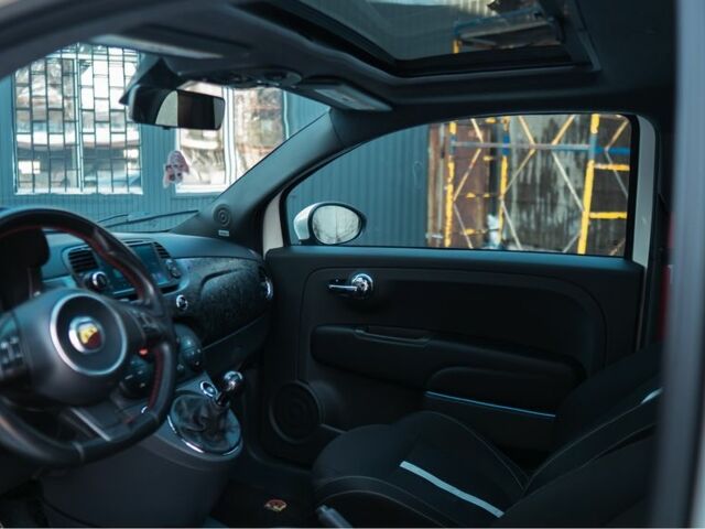 Белый Фиат 500, объемом двигателя 1.4 л и пробегом 160 тыс. км за 7000 $, фото 6 на Automoto.ua