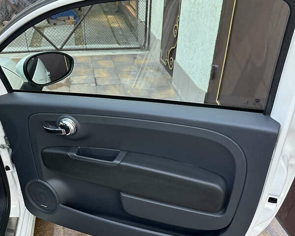 Білий Фіат 500, об'ємом двигуна 1.4 л та пробігом 79 тис. км за 10500 $, фото 24 на Automoto.ua