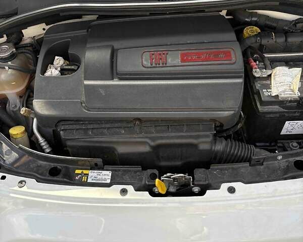 Белый Фиат 500, объемом двигателя 1.37 л и пробегом 103 тыс. км за 10000 $, фото 27 на Automoto.ua