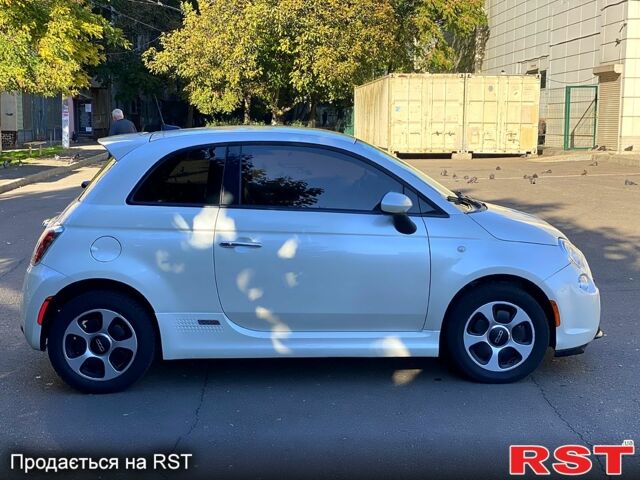 Белый Фиат 500, объемом двигателя 0 л и пробегом 121 тыс. км за 7950 $, фото 3 на Automoto.ua