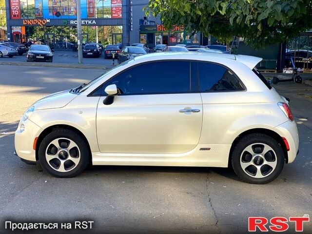 Белый Фиат 500, объемом двигателя 0 л и пробегом 121 тыс. км за 7950 $, фото 2 на Automoto.ua