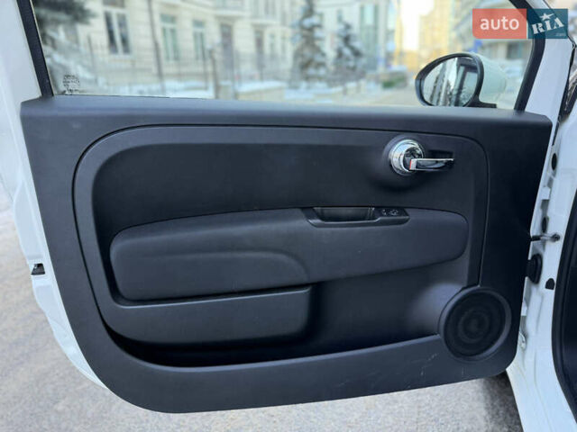 Білий Фіат 500, об'ємом двигуна 1.24 л та пробігом 55 тис. км за 9900 $, фото 19 на Automoto.ua