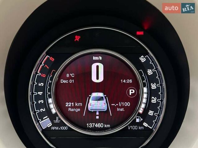 Білий Фіат 500, об'ємом двигуна 1.37 л та пробігом 137 тис. км за 9999 $, фото 9 на Automoto.ua