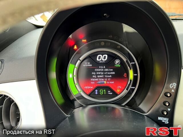 Білий Фіат 500, об'ємом двигуна 0 л та пробігом 44 тис. км за 8750 $, фото 4 на Automoto.ua