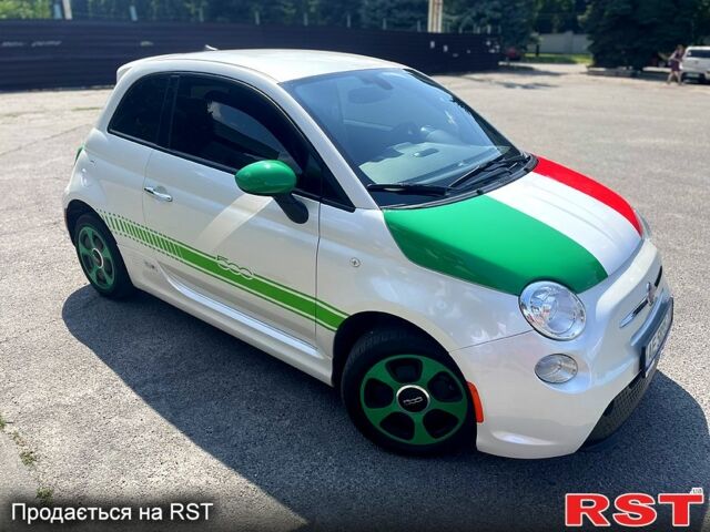 Білий Фіат 500, об'ємом двигуна 0 л та пробігом 35 тис. км за 12000 $, фото 8 на Automoto.ua