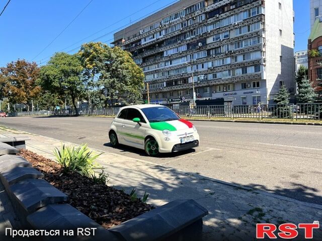 Белый Фиат 500, объемом двигателя 0 л и пробегом 35 тыс. км за 12000 $, фото 4 на Automoto.ua