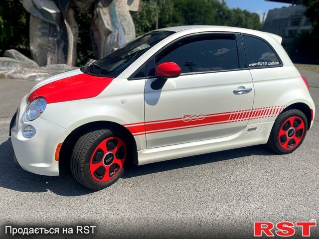 Белый Фиат 500, объемом двигателя 0 л и пробегом 35 тыс. км за 12000 $, фото 2 на Automoto.ua